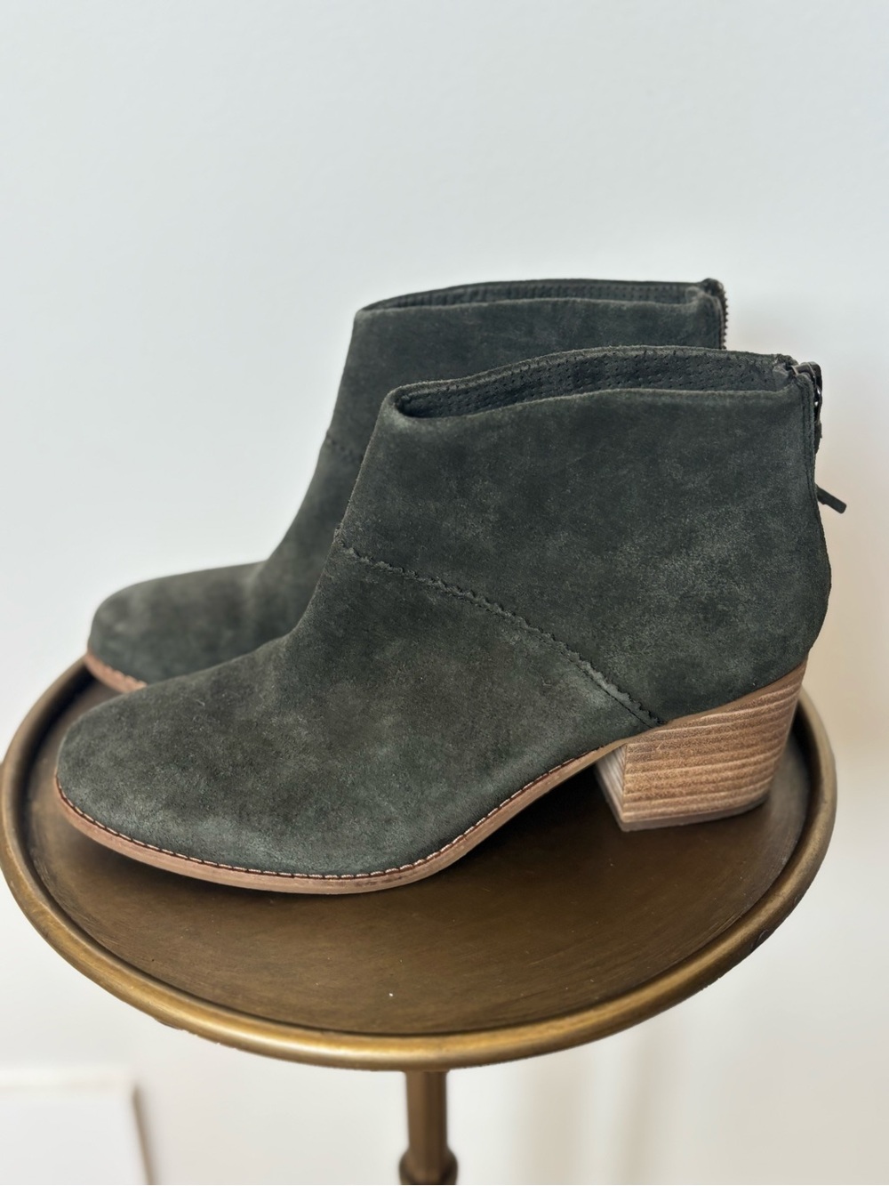 Tom’s Leila Olive Suede boot size 9 Fall bootie